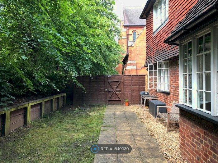 2 Bedroom Flat To Rent In Barcombe Avenue, London, SW2