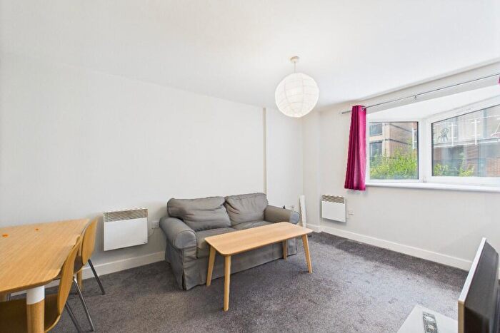 Studio To Rent In High Street, Southampton, Hampshire, SO14