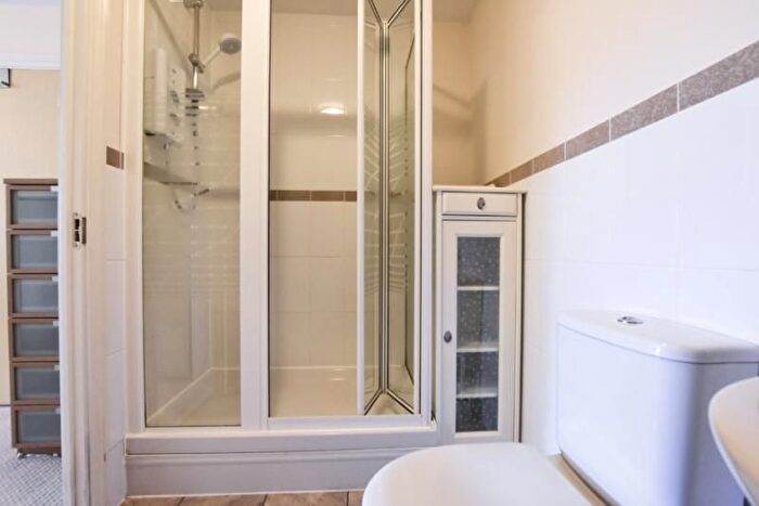 2 Bedroom Flat To Rent In Beach Lodge, Hendon Lane, Finchley, London, N3