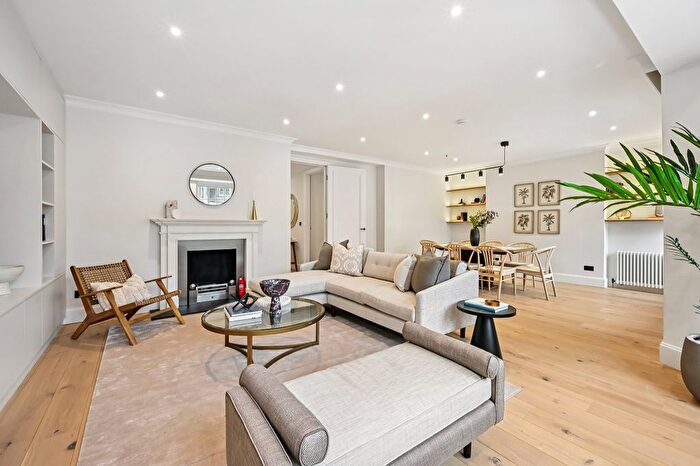3 Bedroom Flat For Sale In Drayton Gardens, Chelsea, London, SW10