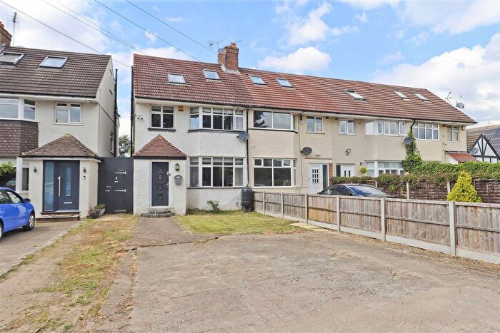 3 Bedroom End Of Terrace House For Sale In Orchard Close, Denham, UB9