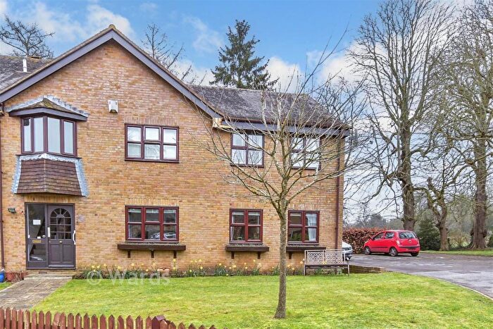 2 Bedroom Flat For Sale In Old Mill Close, Eynsford, Dartford, Kent, DA4