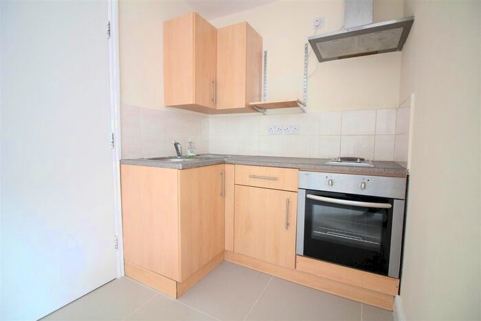 Studio To Rent In Hanworth Road, Hounslow TW4