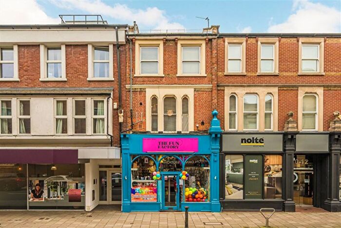 2 Bedroom Flat To Rent In The Causeway, Teddington, TW11