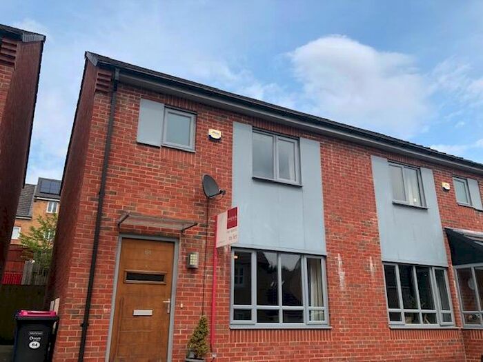 3 Bedroom Semi-Detached House To Rent In Christie Lane, Salford, M7