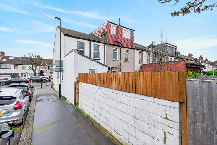 1 Bedroom Apartment For Sale In Tankerton Terrace, Mitcham Road, Croydon, CR0