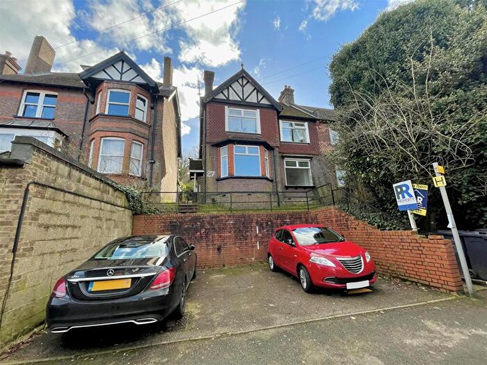 2 Bedroom Apartment To Rent In Downs Road, Luton, LU1