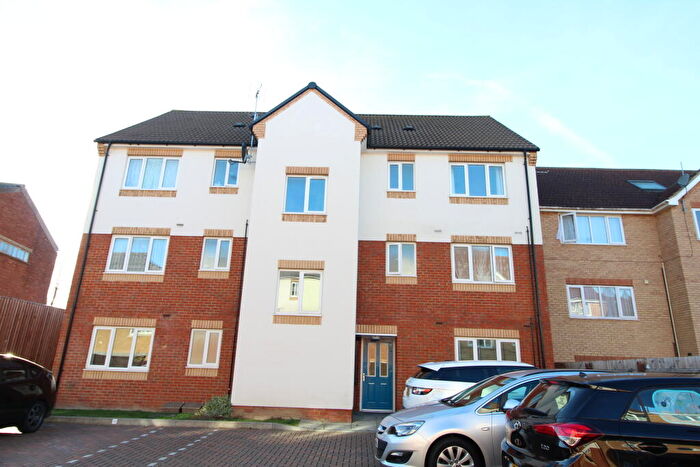 2 Bedroom Flat To Rent In Sarum Road, Luton, Bedfordshire, LU3