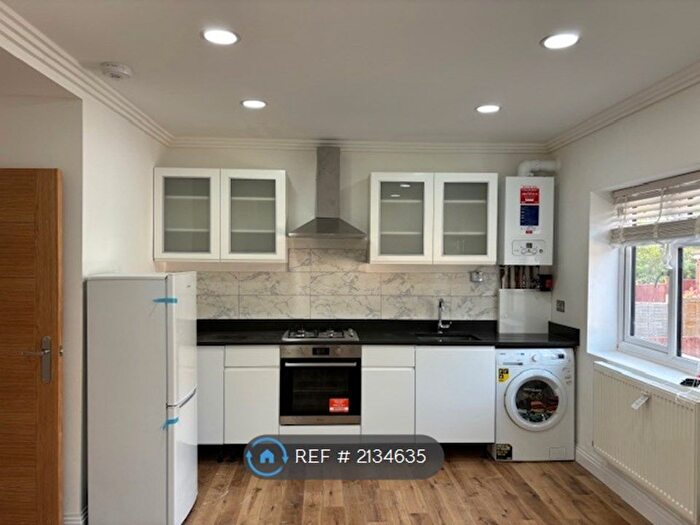 3 Bedroom Maisonette To Rent In Ilford, Ilford, IG1