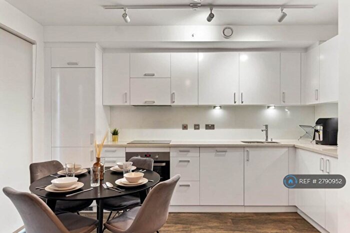 3 Bedroom Flat To Rent In Poppy Apartments, London, E16