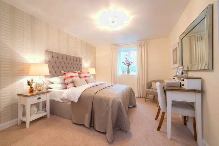 2 Bedroom Apartment To Rent In Lambrook Court, BA1