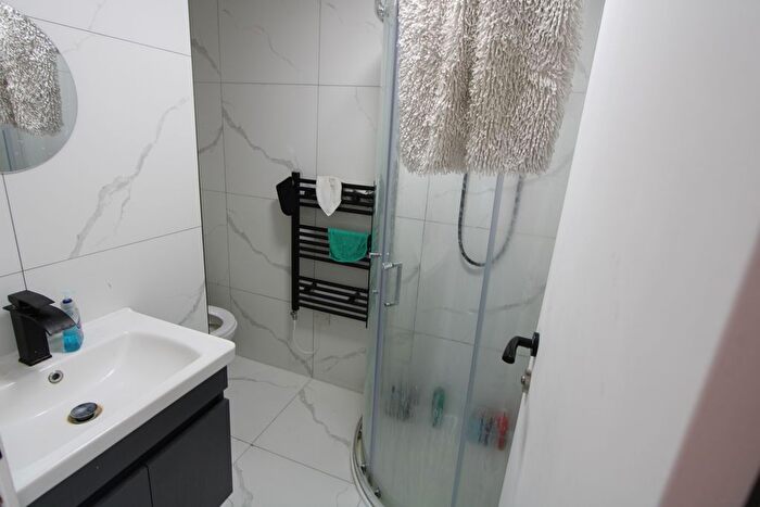 4 Bedroom Flat To Rent In Nightingale Lane, Wandsworth, SW12