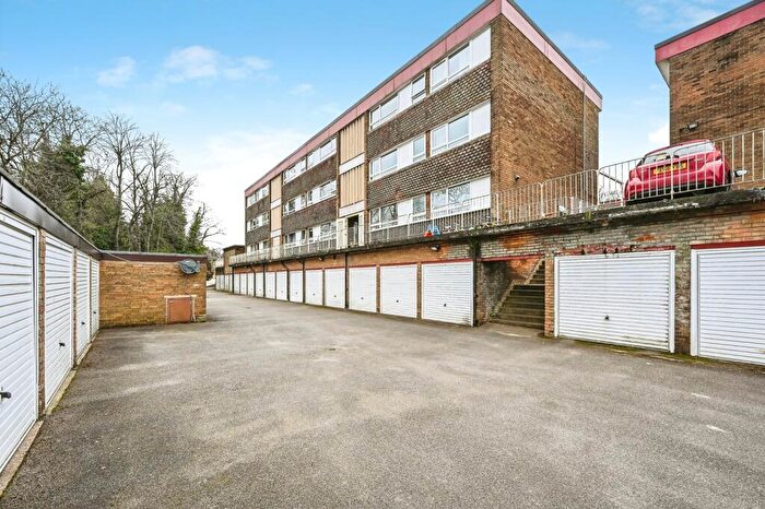 2 Bedroom Flat For Sale In Elm Close, Nottingham, Nottinghamshire, NG3