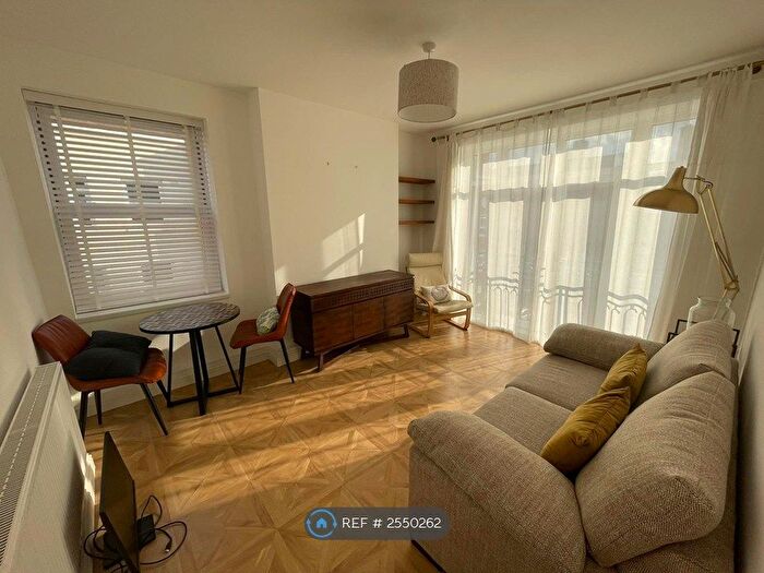 1 Bedroom Flat To Rent In Turin Street, London, E2