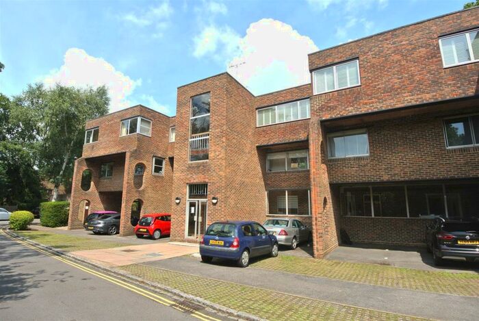 2 Bedroom Apartment To Rent In Weybridge, KT13