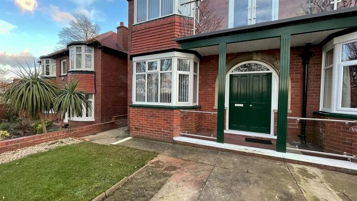 2 Bedroom Flat To Rent In Peasholm Drive, Scarborough, YO12