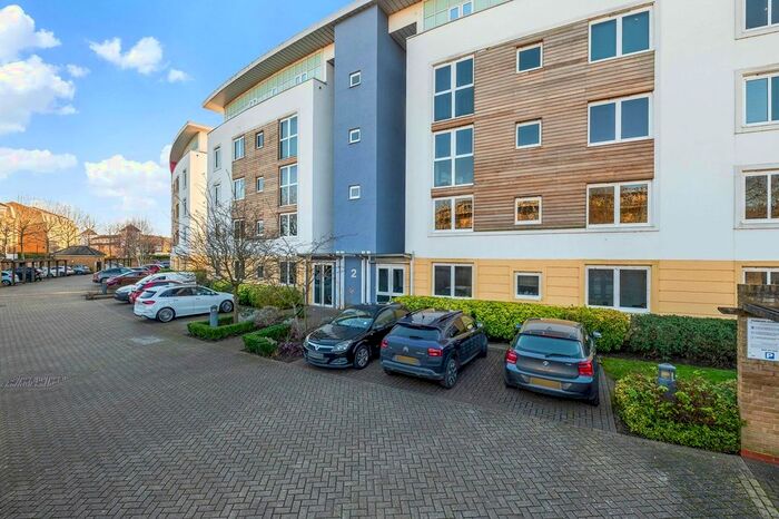 2 Bedroom Flat To Rent In Creswell Drive, Beckenham, BR3