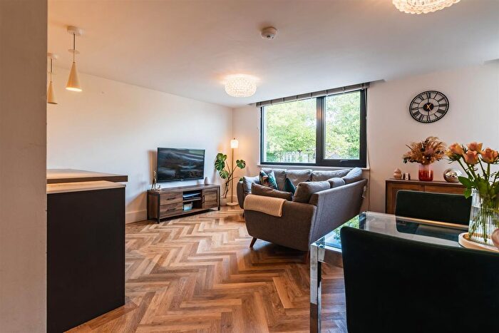 2 Bedroom Flat For Sale In Rutland Park, Sheffield, S10