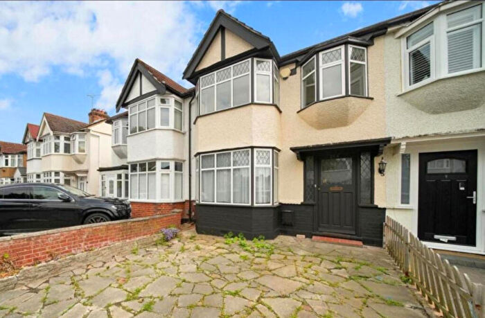 3 Bedroom Terraced House For Sale In Carlton Road, Romford, RM2