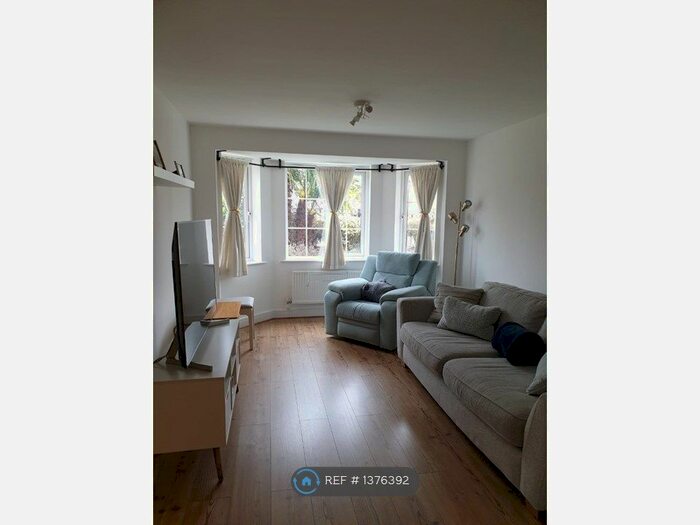 2 Bedroom Flat To Rent In Kendal House, Edgware, HA8