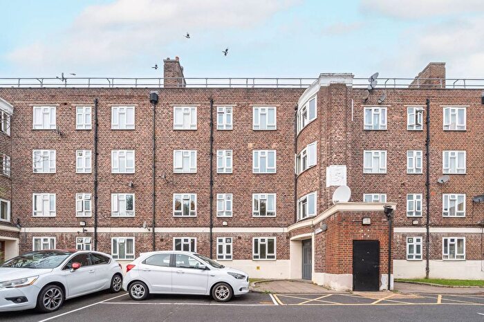 4 Bedroom Flat To Rent In Greenleaf Close, Tulse Hill, London, SW2
