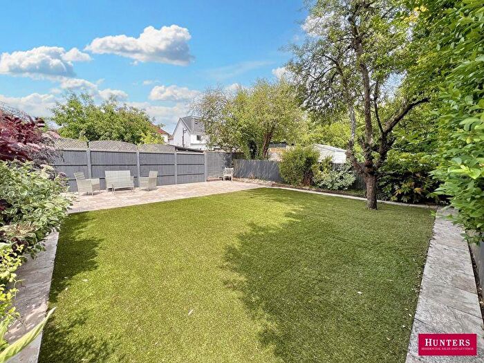 2 Bedroom Maisonette For Sale In Grove Road, Barnet, EN4