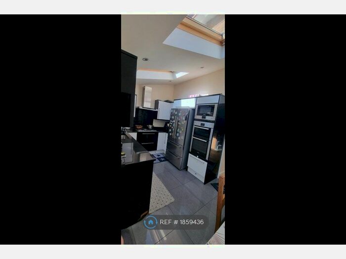 3 Bedroom End Of Terrace House To Rent In Gainsborough Road, Hayes, UB4