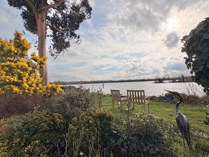 4 Bedroom Semi-detached House To Rent In Ashurst Drive, Shepperton, TW17