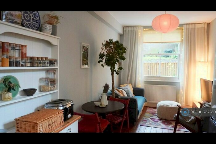 2 Bedroom Flat To Rent In Highbury Park, London, N5