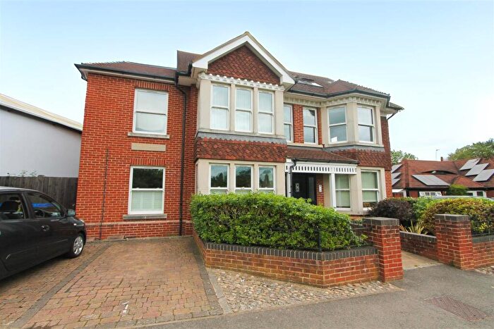 2 Bedroom Flat For Sale In Vivienne, Court, Woodcote Green, South Wallington, SM6