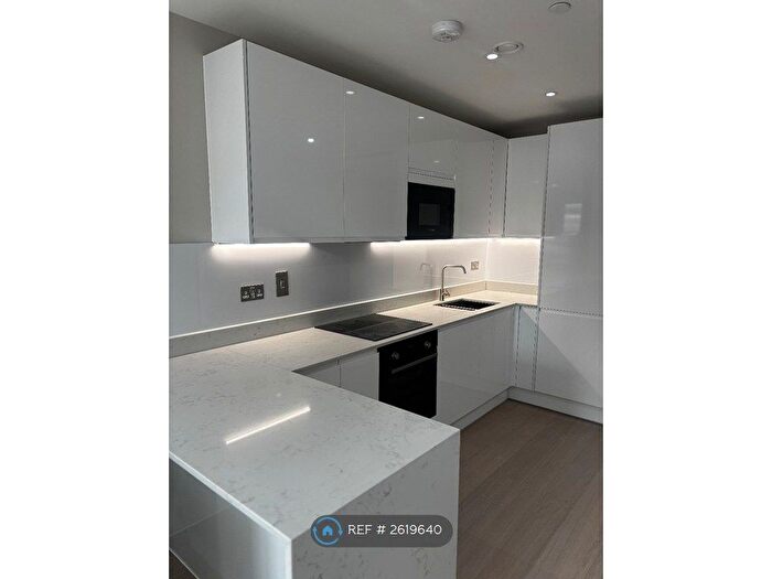 1 Bedroom Flat To Rent In Hyde Lane, London, SW11