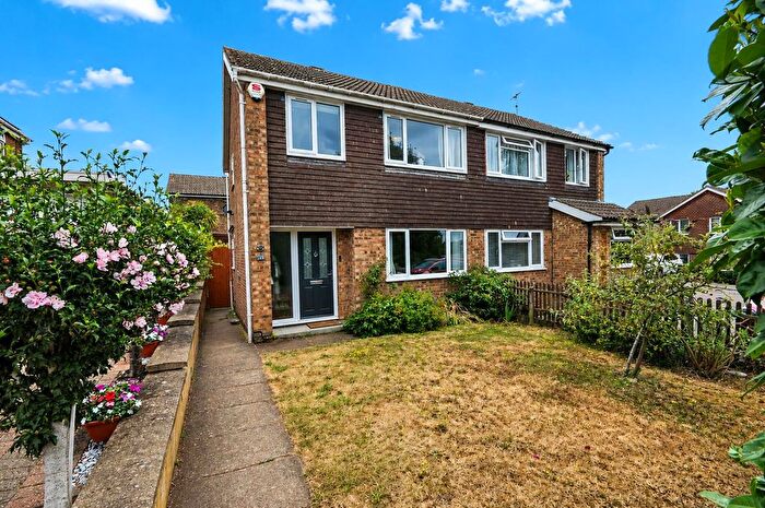 3 Bedroom Semi-Detached House For Sale In Dowthorpe Hill, Earls Barton, Northampton, NN6