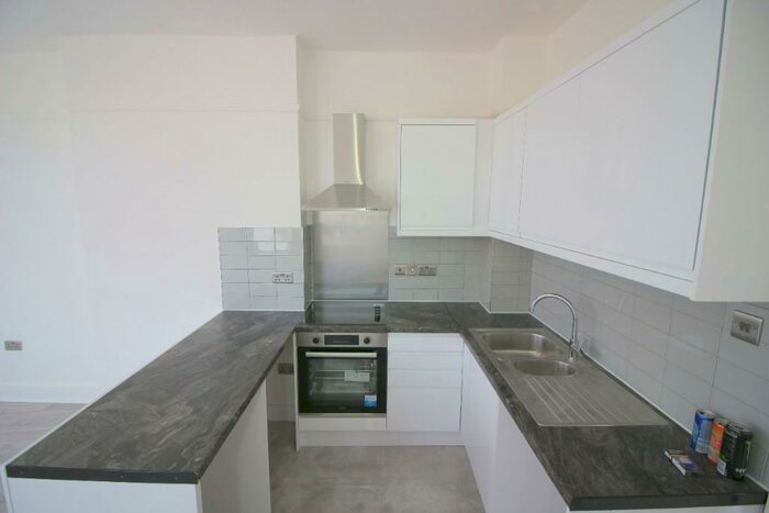 3 Bedroom Flat To Rent In Leytonstone Road, London, E15