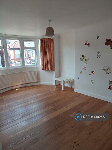 3 Bedroom Terraced House To Rent In Grove Avenue, London, N3