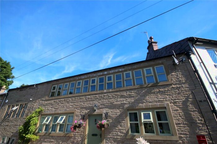2 Bedroom Apartment For Sale In Lane Bottom, Newhey, Rochdale, OL16