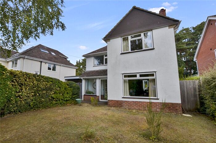 3 Bedroom Detached House For Sale In The Avenue, West Moors, Ferndown, Dorset, BH22