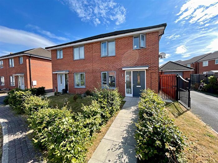 3 Bedroom Semi Detached House For Sale In Weaving Lane, Darlington, DL1