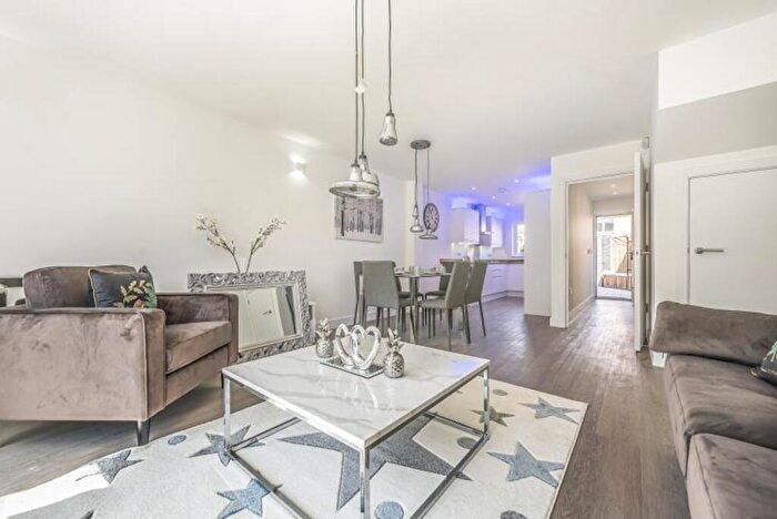 4 Bedroom House To Rent In Harrys Court, Bristol, BS4