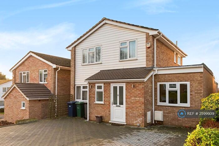 4 Bedroom Detached House To Rent In Dunster Close, Barnet, EN5