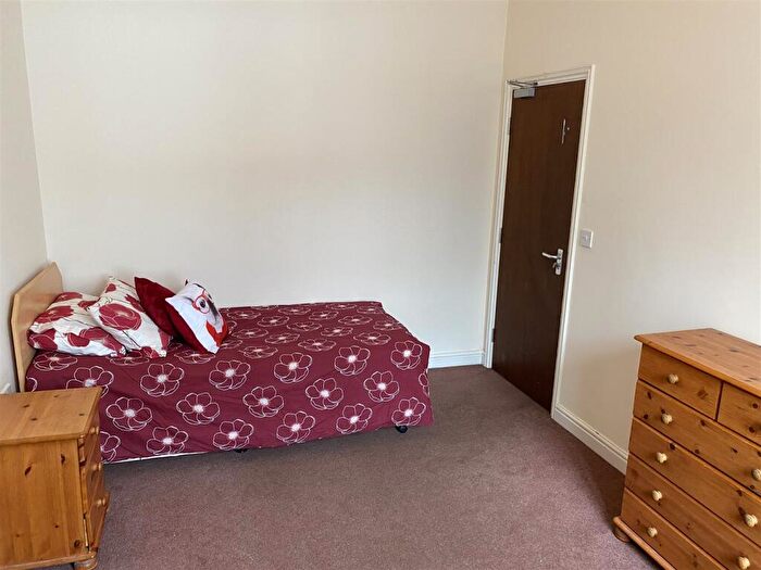1 Bedroom Flat To Rent In Rooms Available At Flat, Mill Road, Cambridge, CB1