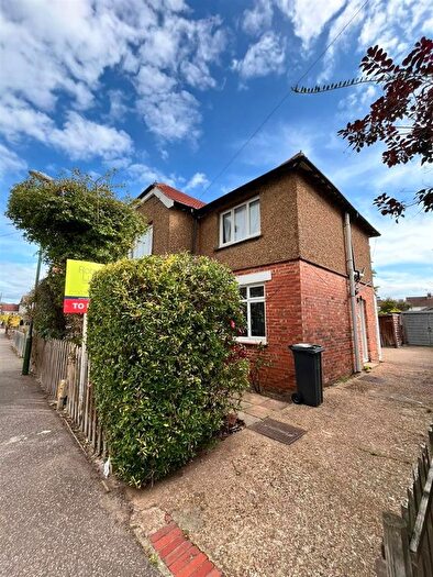 1 Bedroom Flat To Rent In Leconfield Road, Lancing, BN15