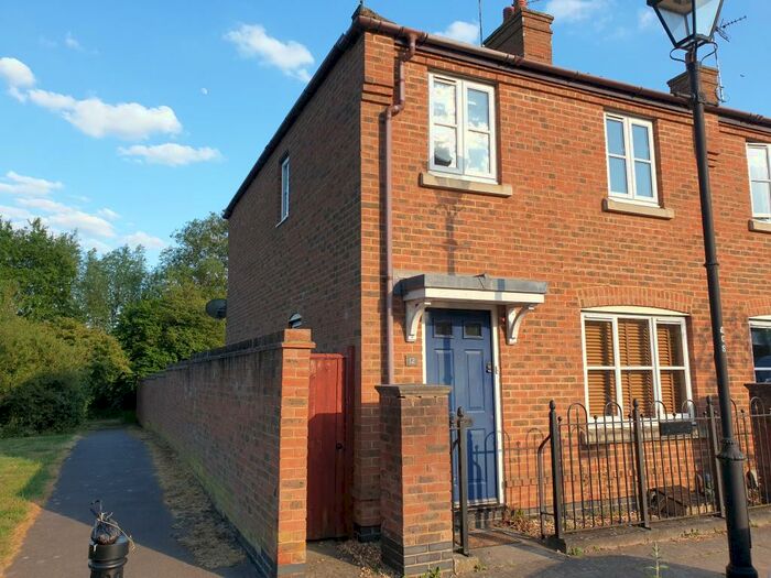 3 Bedroom House To Rent In Windmill Close, Fairford Leys, HP19