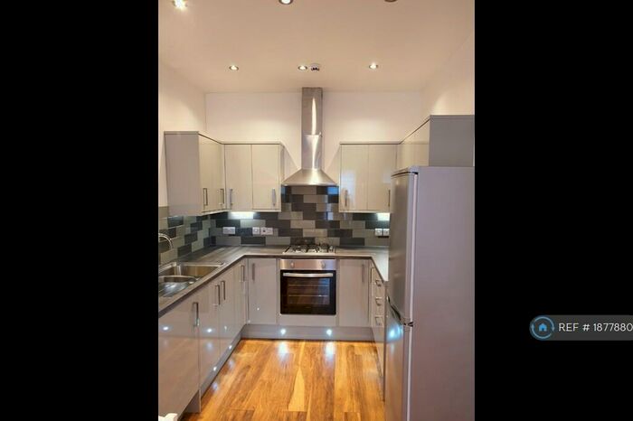 2 Bedroom Flat To Rent In Ashley House, Bristol, BS2