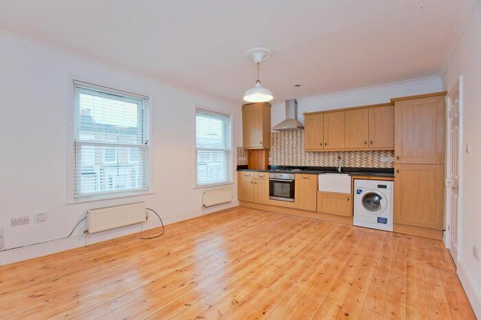 2 Bedroom Flat To Rent In Thorpedale Road, London, N4
