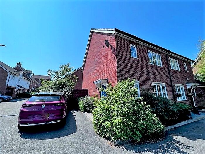 3 Bedroom Property To Rent In Bluebell Road, Kingsnorth, Ashford, TN23