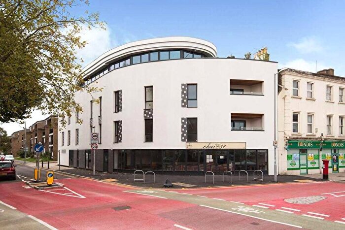 3 Bedroom Apartment For Sale In Paragon Grove, Surbiton, Surrey, KT5