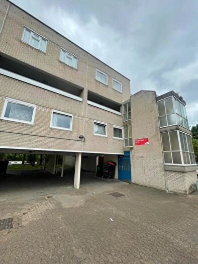 1 Bedroom Flat For Sale In Maple Close, London, N16