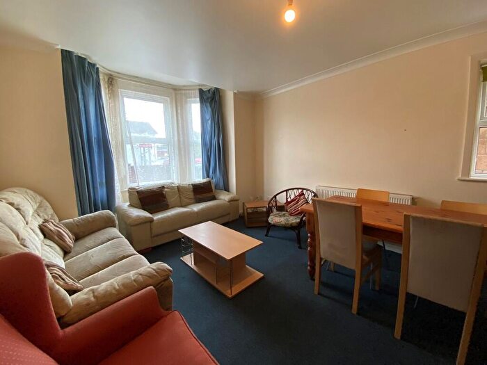 5 Bedroom Semi Detached House To Rent In Portswood Road, Southampton, SO17