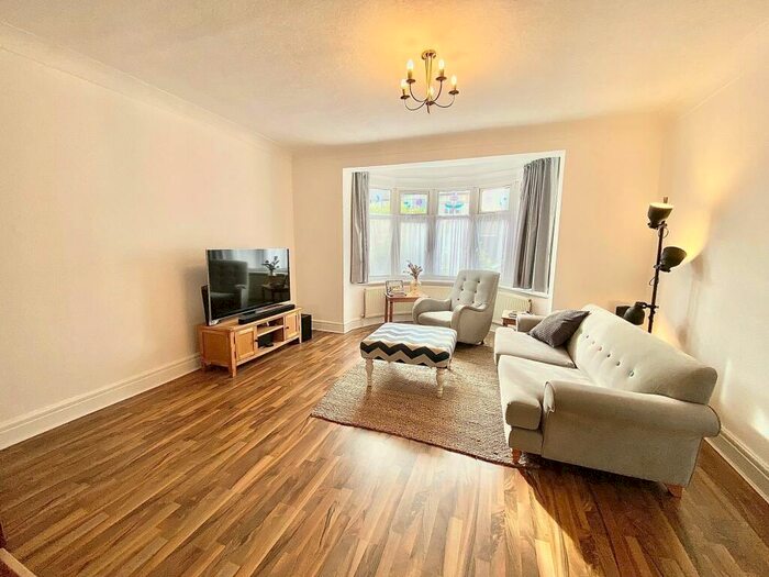 3 Bedroom House To Rent In Colebrooke Drive, Wanstead, London, E11