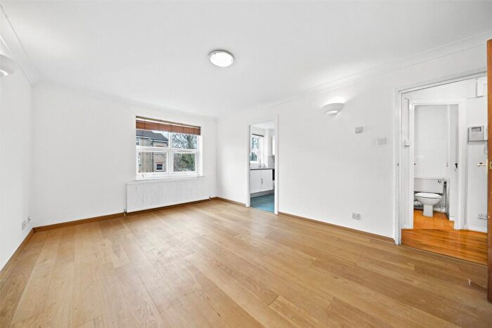2 Bedroom Flat To Rent In Weavers Way, Camden, NW1